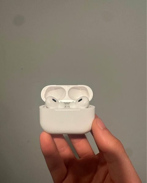 Apple AirPods Pro 2 ème Génération avec Annulation Avancée du Bruit et Audio Spatial