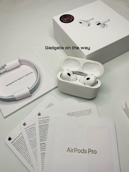 Apple AirPods Pro 2 ème Génération avec Annulation Avancée du Bruit et Audio Spatial