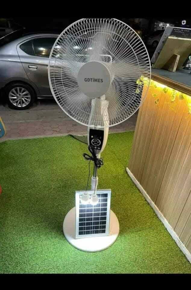 Ventilateur Solaire rechargeable avec 02 lampes