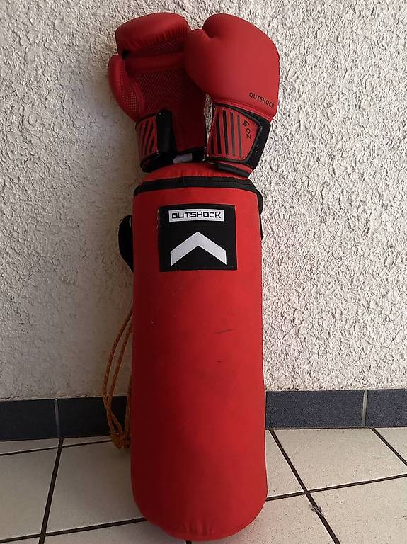 Sac de frappe avec gants de boxe pour enfants