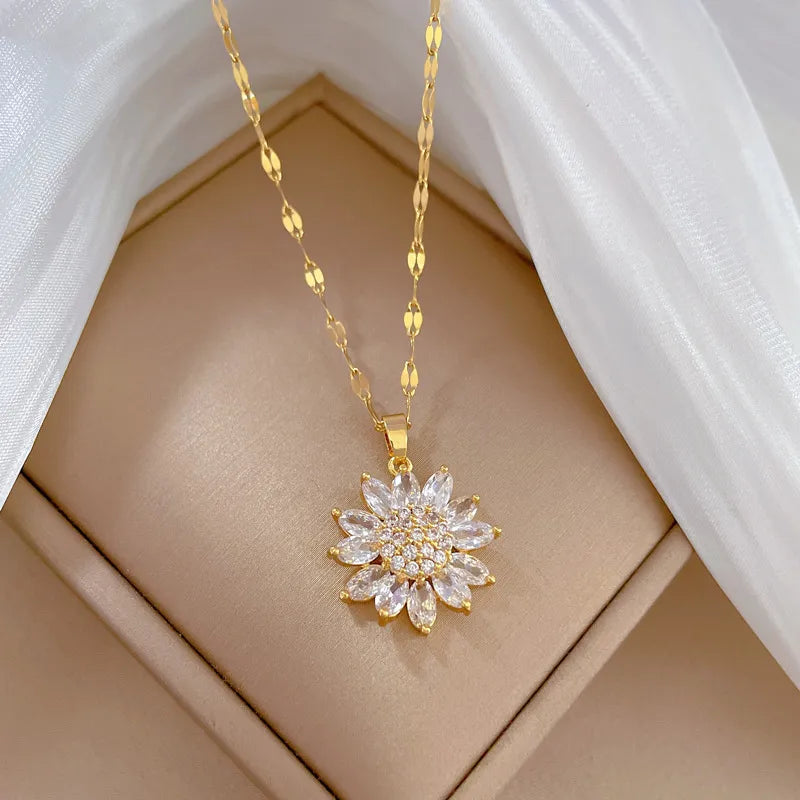 COLLIER FLEUR BLANCHE PERLÉ EN ACIER INOXYDABLE