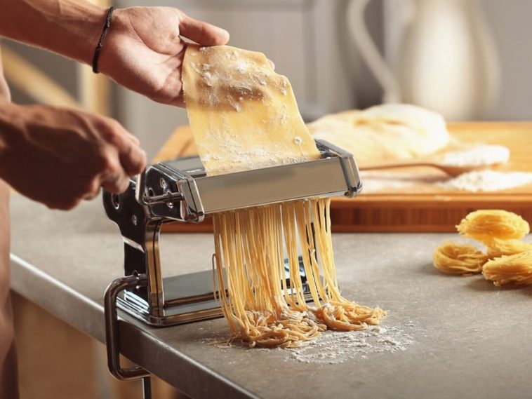 Machine à pâtes fraiches