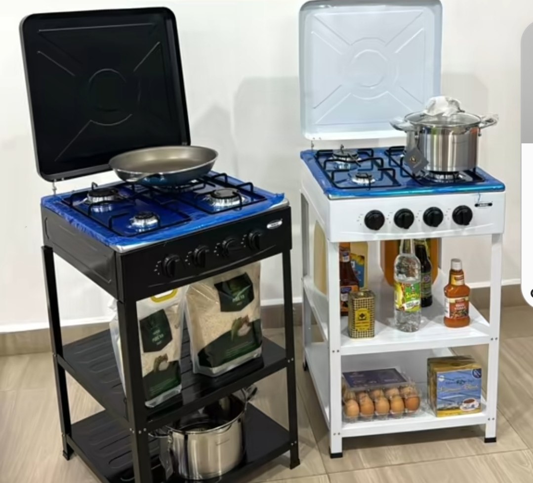 Cuisinière à Gaz 4 feux avec étagères