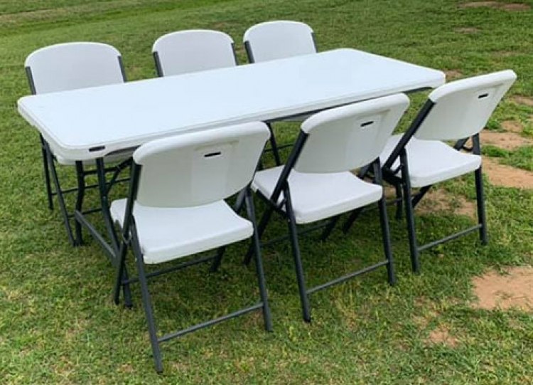 Table 1m80 et chaises modernes en plastique Polyéthylène Haute Densité pliable