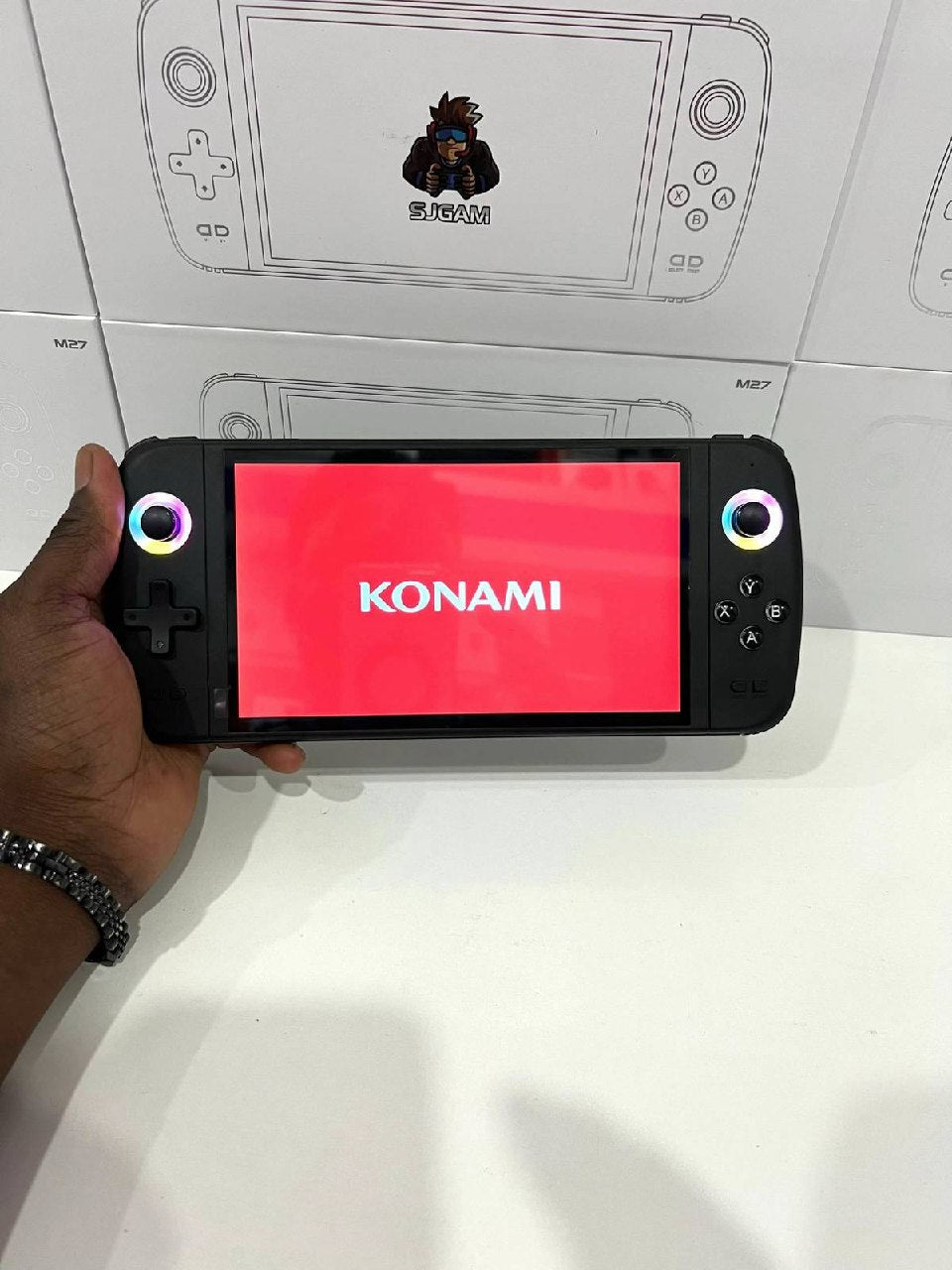 SJGAM M27 — Console Gaming Portable Tout-en-Un | Écran OLED 7" · 20 000+ Jeux · HDMI TV